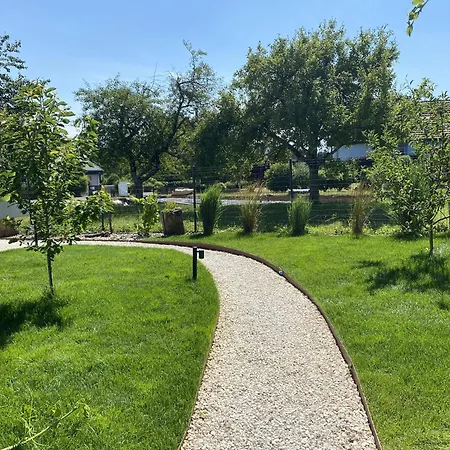Le Clos Des Pommiers Bed & Breakfast *