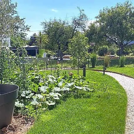 Le Clos Des Pommiers Bed & Breakfast *