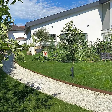 Le Clos Des Pommiers Bed & Breakfast