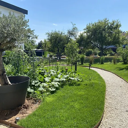 Le Clos Des Pommiers Bed & Breakfast